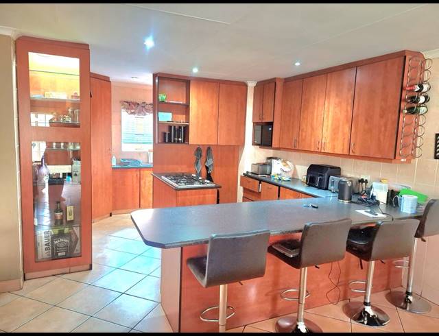 3 BEDROOM SECTIONAL TITLE FOR SALE IN EIKE PARK